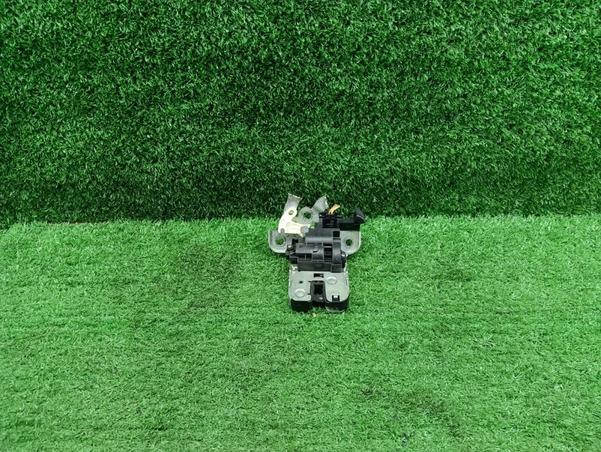 Замок крышки багажника Audi A4 B8 (2007—2012)