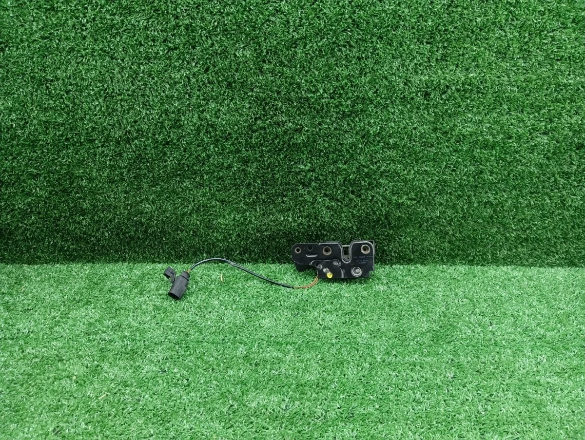 Замок капота Audi Q7 4L (2005—2009)