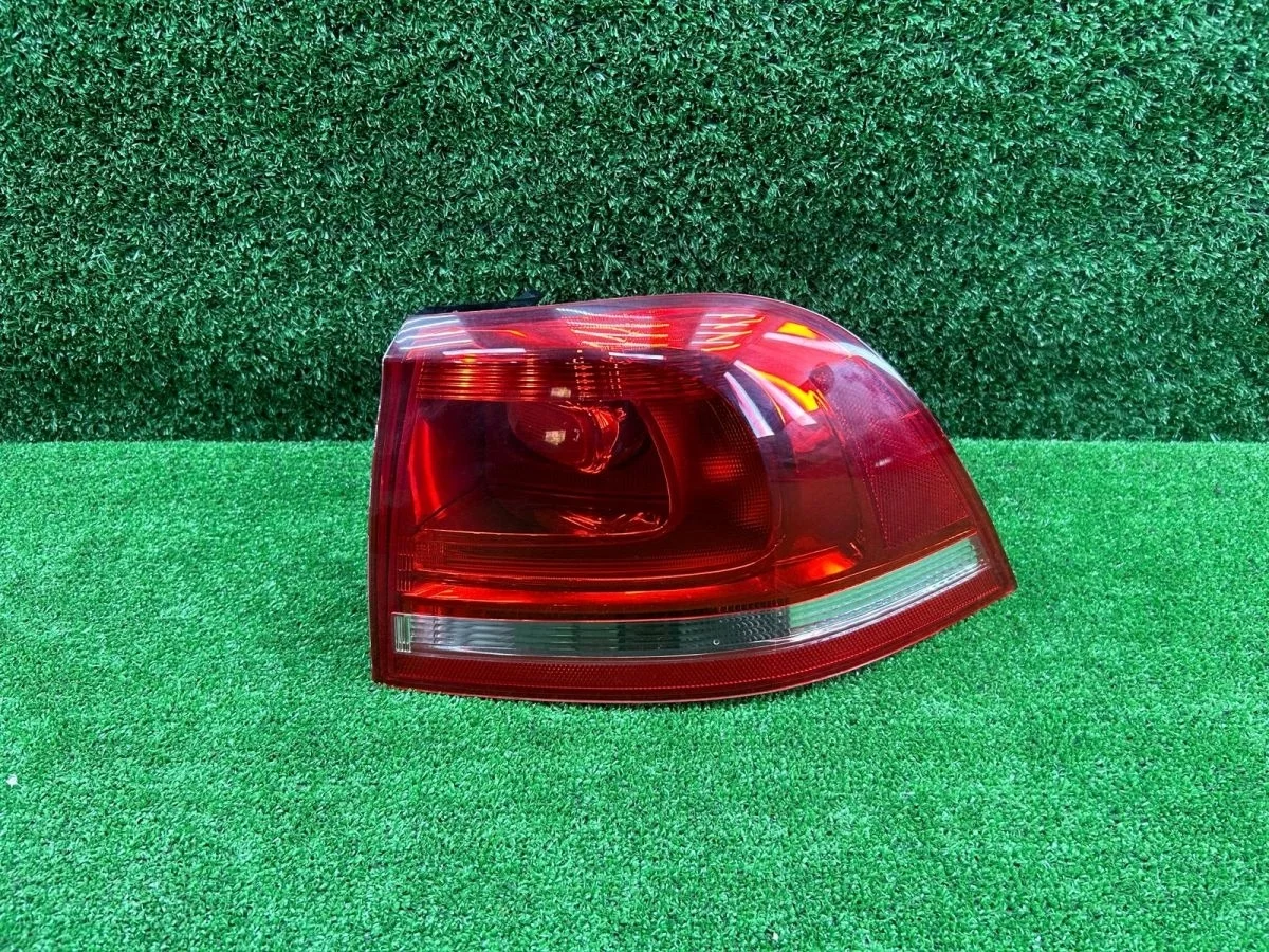 Фонарь задний правый Volkswagen Touareg II (2010—2014)