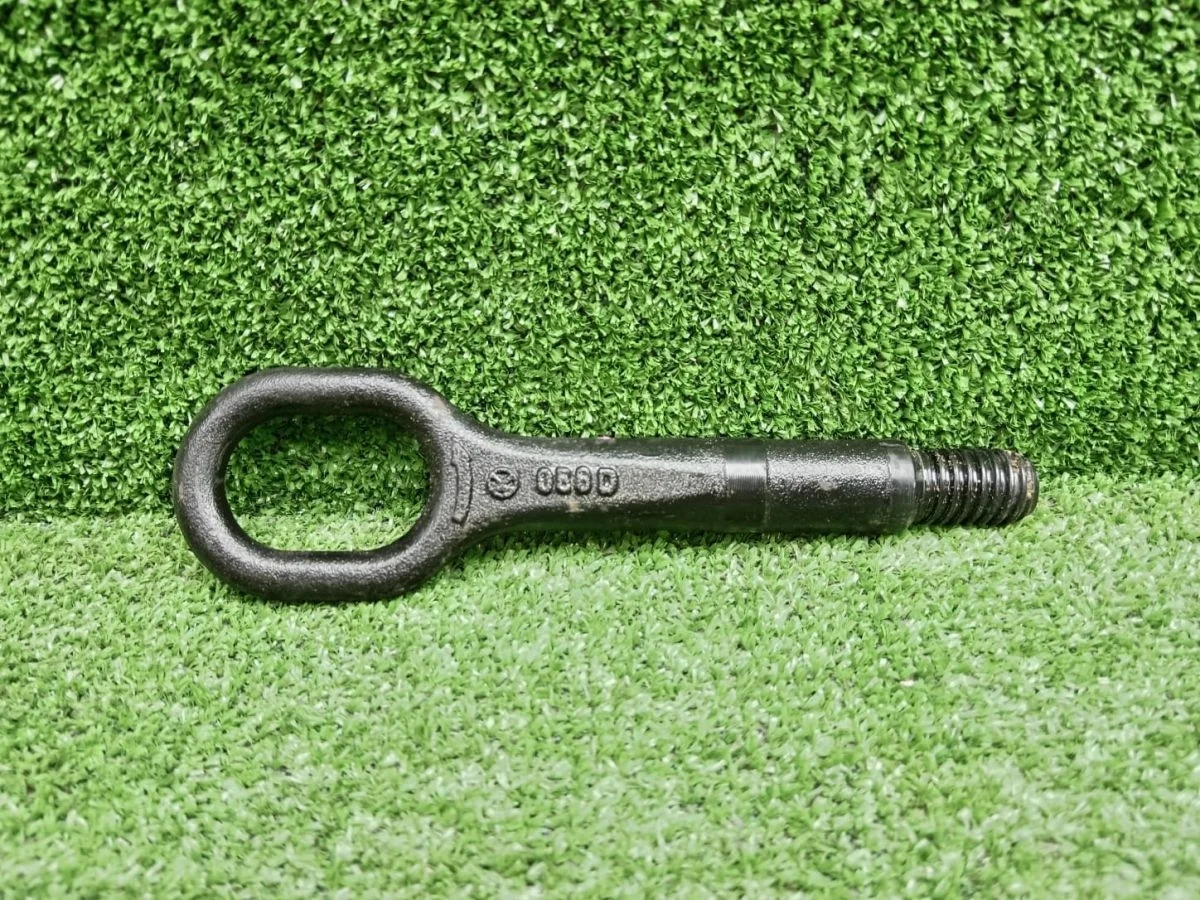 буксировочный крюк1 Volkswagen Passat B7 (2010—2015)