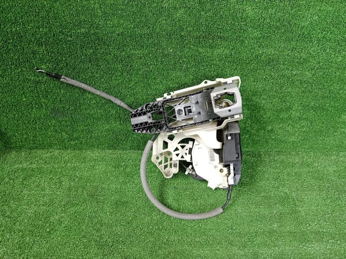 Замок двери передней правой Volkswagen Tiguan I рестайлинг (2011—2019)