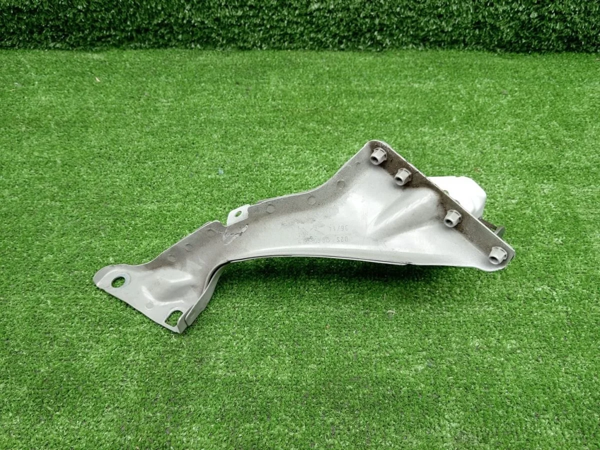 Кронштейн крепления крыла левый Audi A6 C7 (2011—2014)