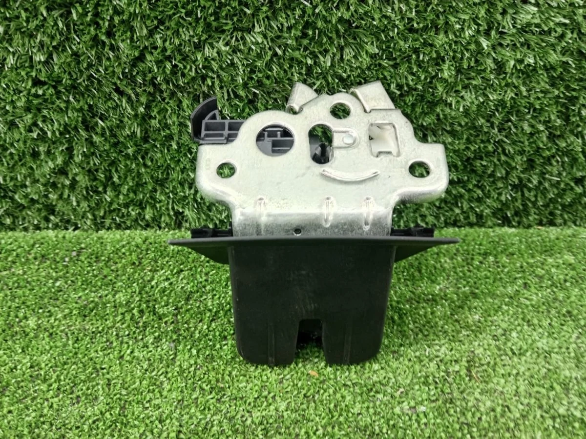 Замок крышки багажника Audi Q3 I (2011—2014)