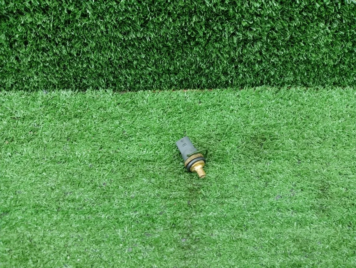 Датчик температуры 06A919501A Volkswagen Passat B7 (2010—2015)