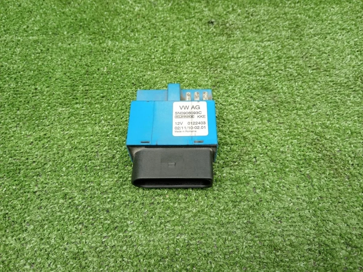 Блок управления бензонасосом Volkswagen Tiguan I (2007—2011)