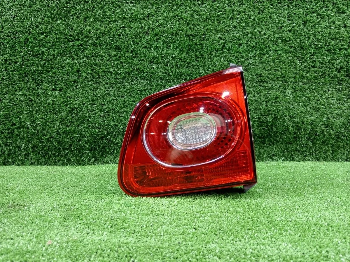 Фонарь задний правый в крышку Volkswagen Tiguan I (2007—2011)