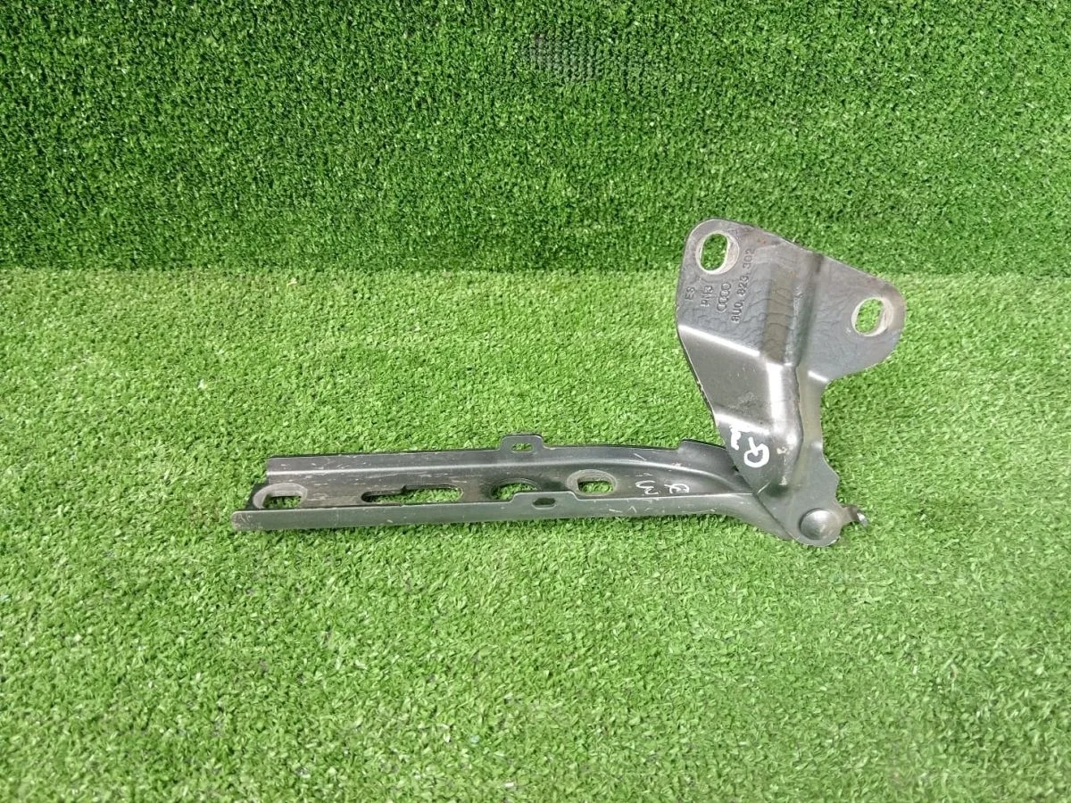 Петля капота правая Audi Q3 I (2011—2014)