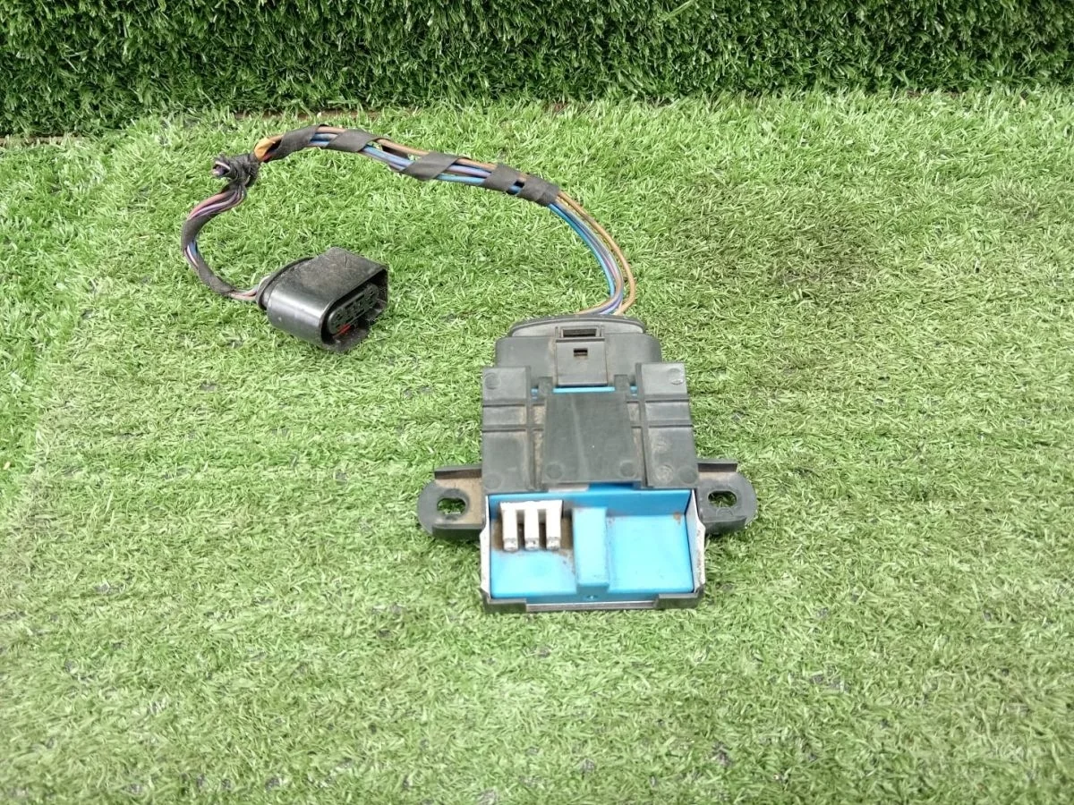 Блок управления бензонасосом Volkswagen Tiguan I (2007—2011)