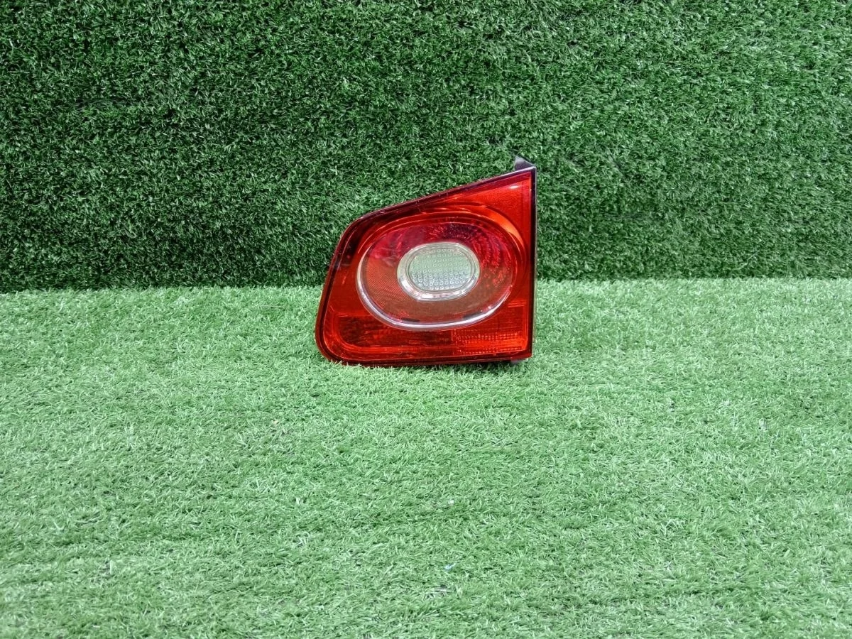 Фонарь задний правый в крышку Volkswagen Tiguan I (2007—2011)