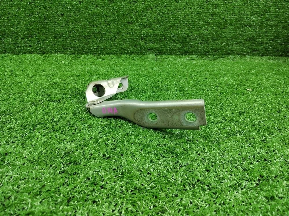 Петля капота левая 8P0823301B Audi A3 8P рестайлинг 2 (2008—2013)