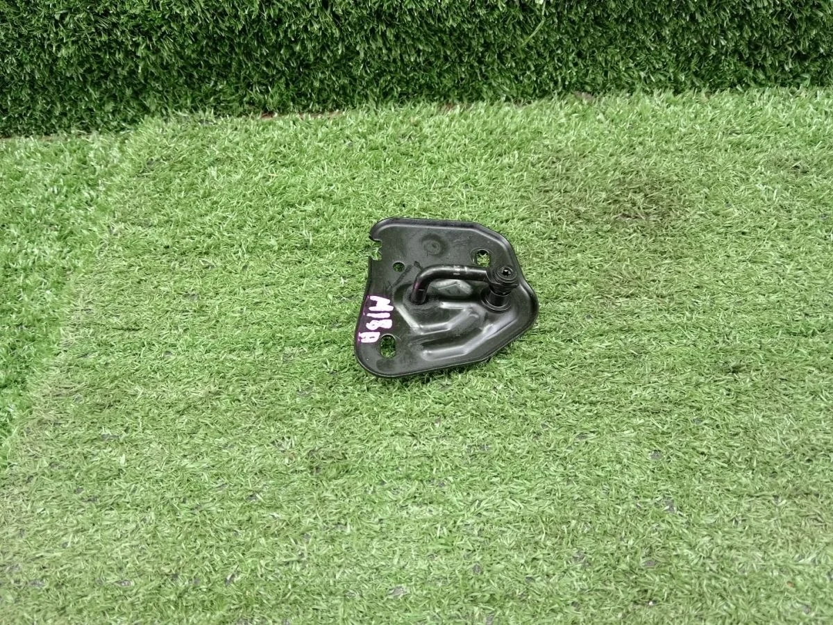 Крюк капота комплект Audi Q3 I (2011—2014)