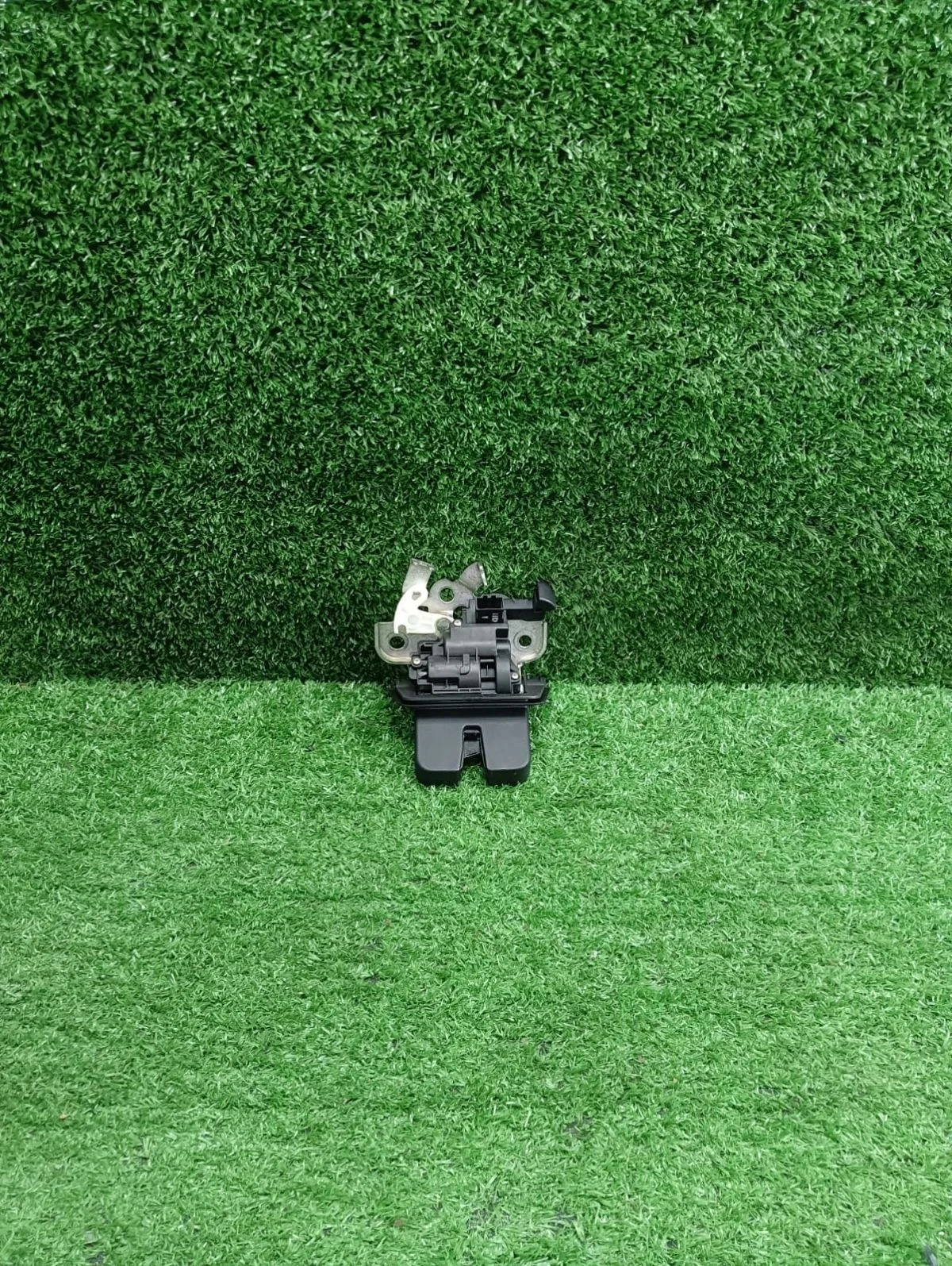 Замок крышки багажника Audi Q3 I (2011—2014)