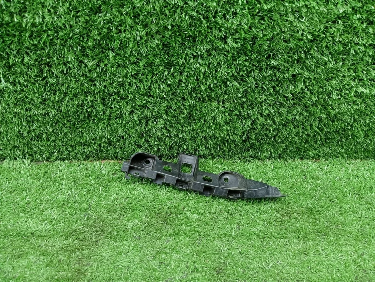 Кронштейн переднего бампера правый Volkswagen Passat B7 (2010—2015)