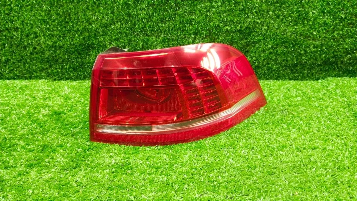 Фонарь правый Volkswagen Passat B7 (2010—2015)