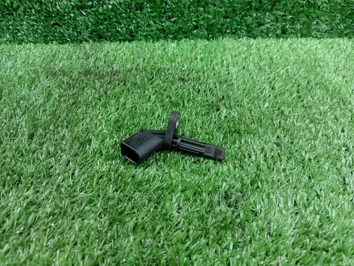 Датчик ABS левый Audi A4 B8 (2007—2012)