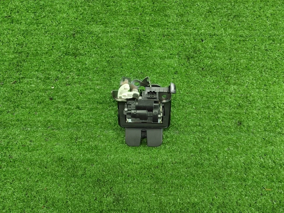 Замок крышки багажника Audi A3 8V (2012—2016)