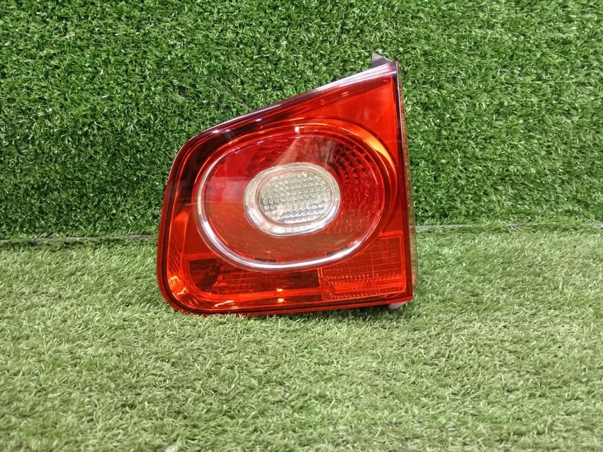 Фонарь задний правый в крышку Volkswagen Tiguan I (2007—2011)