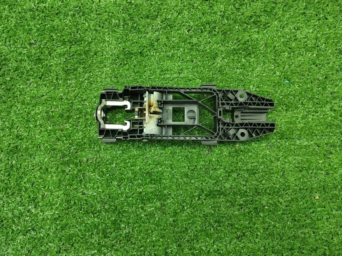 Кронштейн ручки двери Volkswagen Tiguan I (2007—2011)