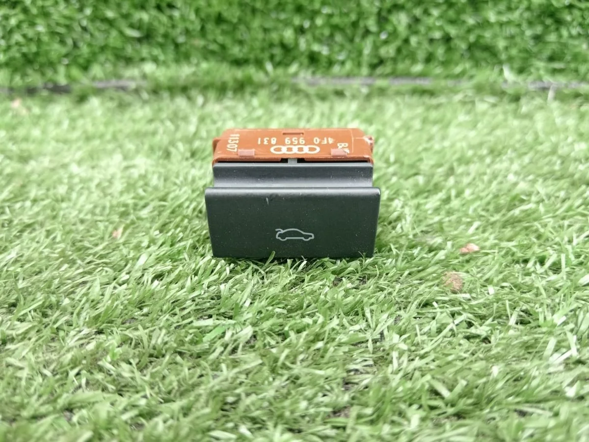 Кнопка багажника Audi A6 Allroad Quattro C6 (2006—2008)