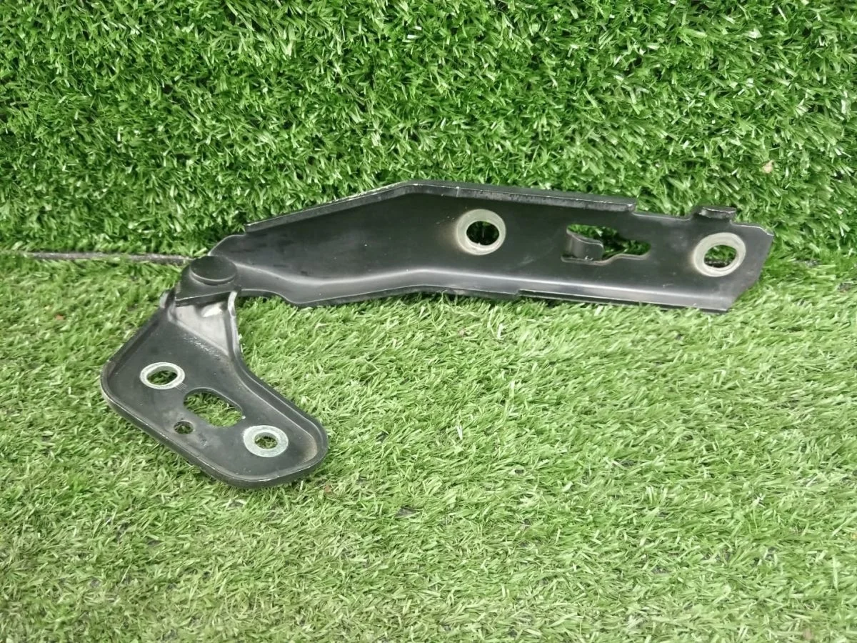 Петля капота левая 4F0823301 Audi A6 Allroad Quattro C6 (2006—2008)