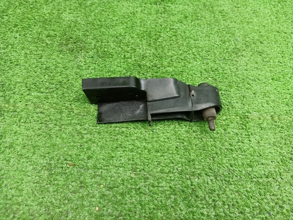 Кронштейн переднего бампера правый Audi A6 C6 рестайлинг (2008—2011)