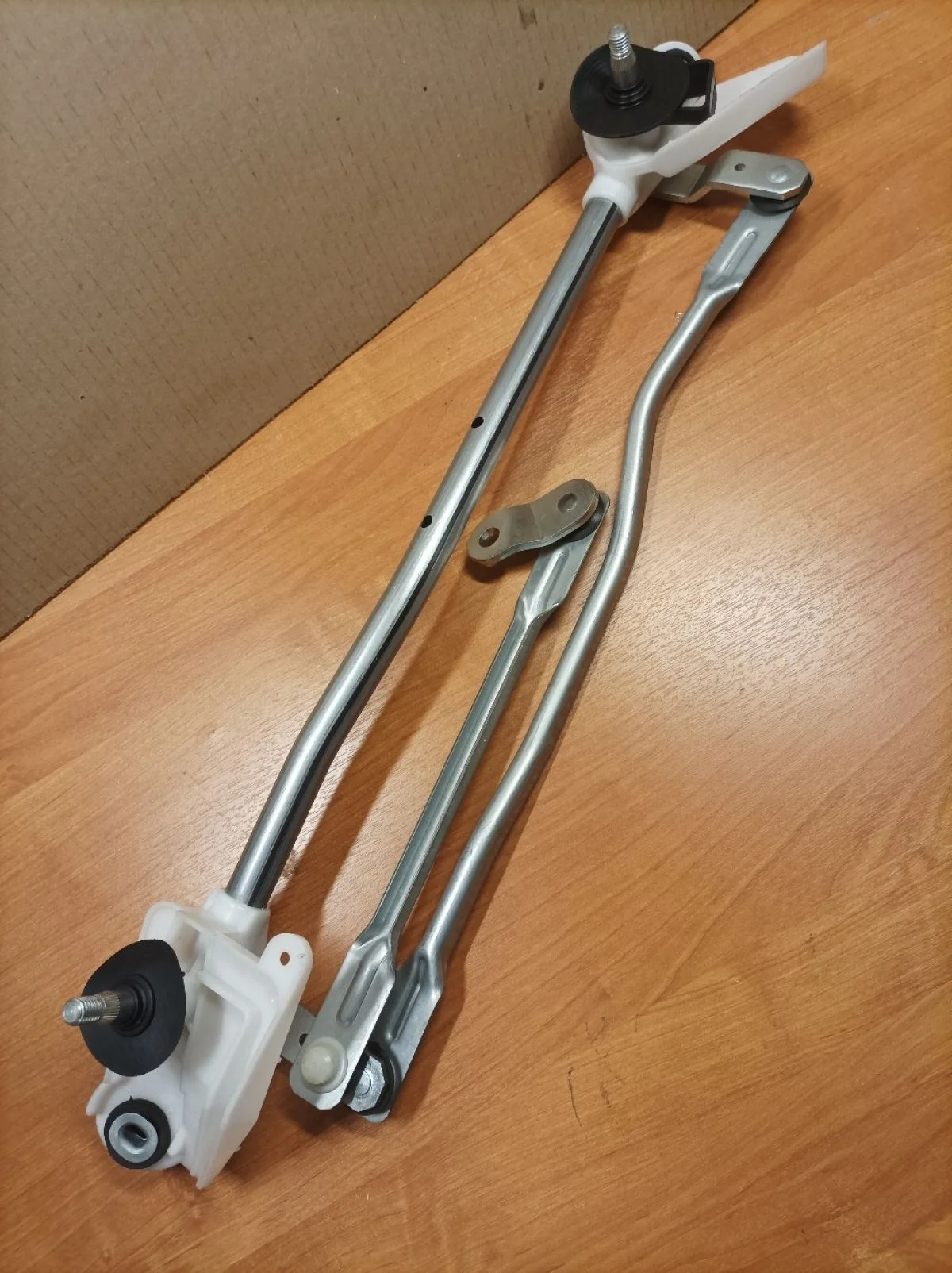 Трапеция стеклоочистителей Nissan Micra K12 (2002—2010) новый 28840AX70A, 28810-ax700