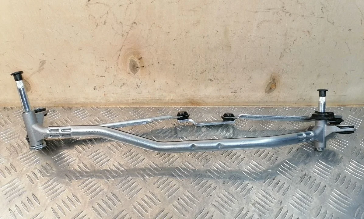 Трапеция стеклоочистителей Audi Q3 I (2011—2014) новый 8U1955023