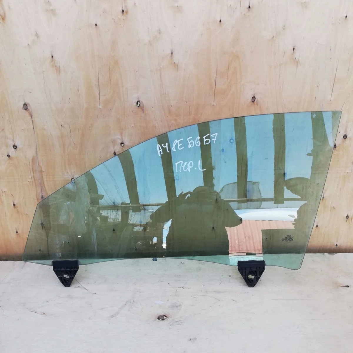 Стекло двери передней Audi A4 B6 (2000—2006) б.у 8E0845021D