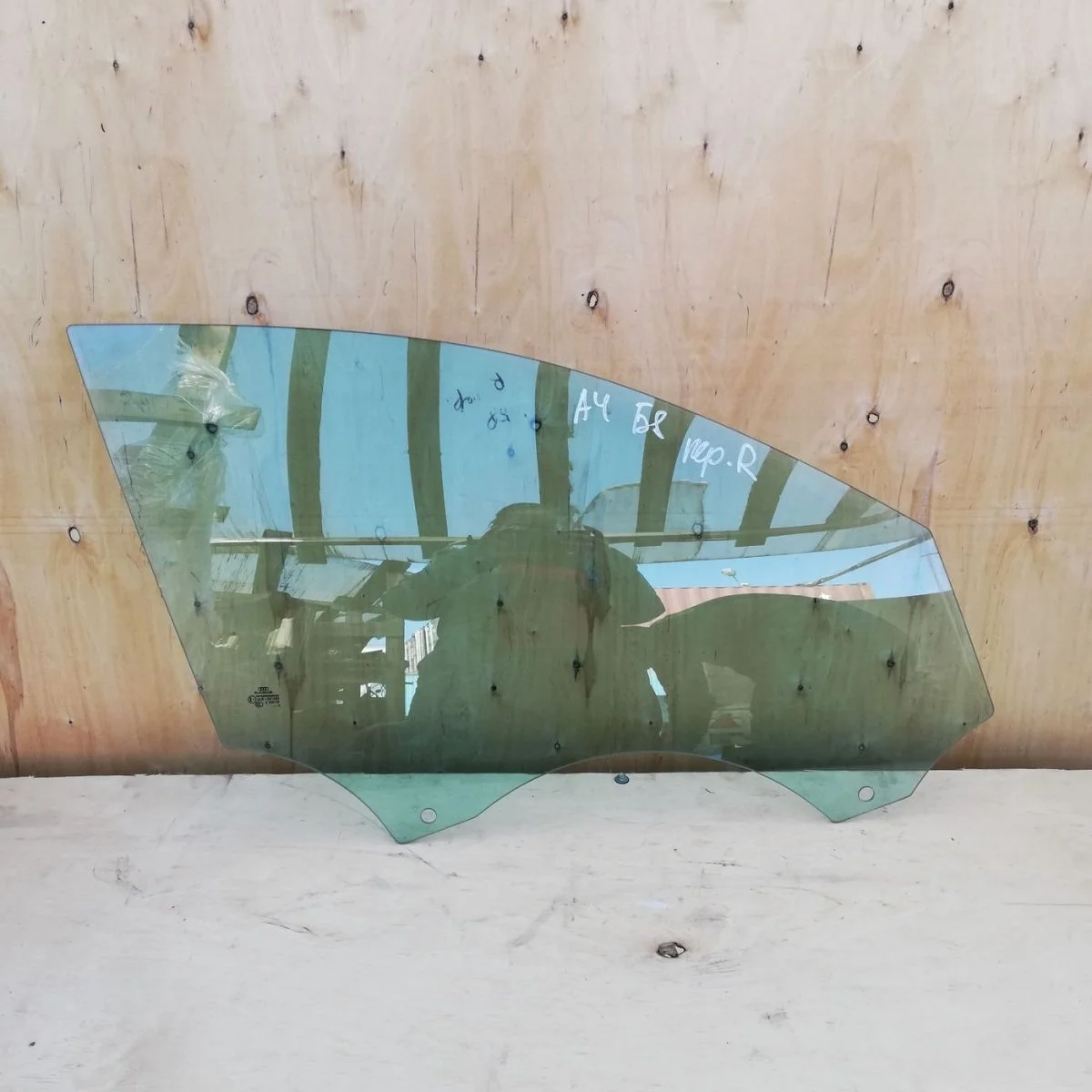 Стекло двери передней Audi A4 B8 (2007—2012)