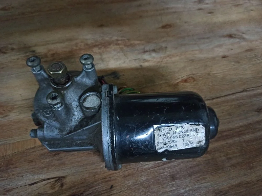 Моторчик стеклоочистителя передний Volkswagen Golf Mk4 (1997—2006) б.у 1J1955023A, 1c0955119