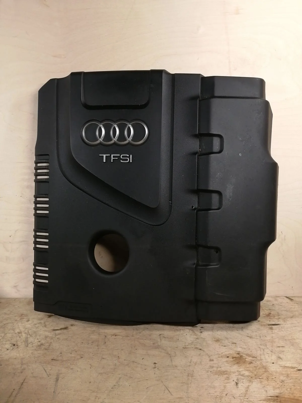 Крышка двигателя декоративная Audi A4 B8 (2007—2012)