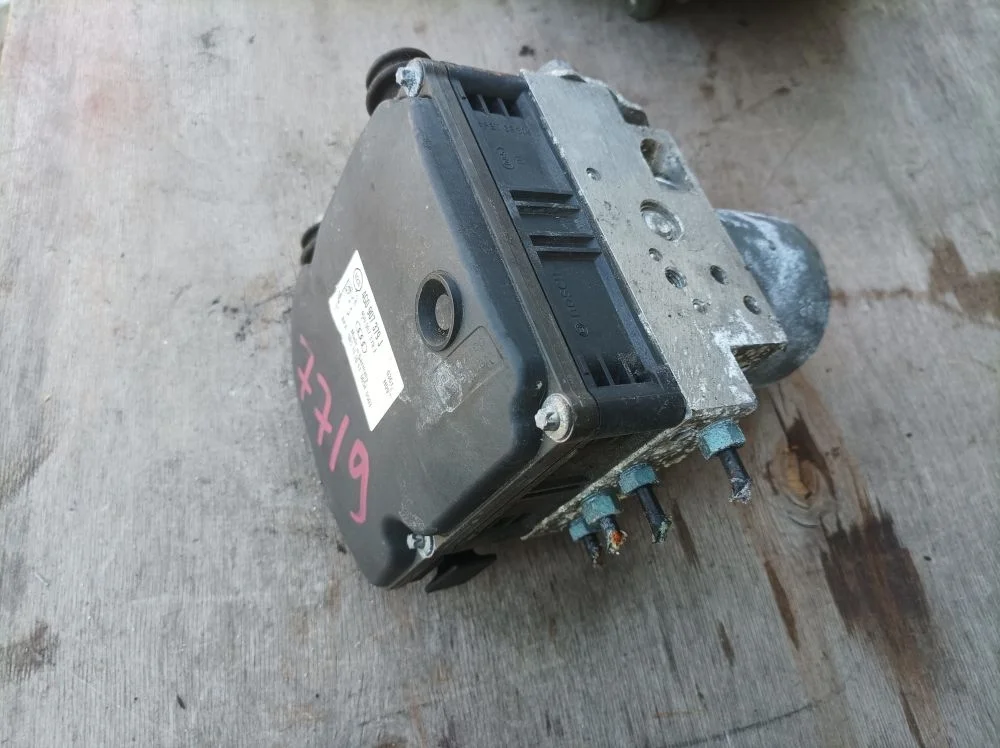 Блок ABS (насос) Audi A6 C7 (2011—2014) б.у 4g0907379j