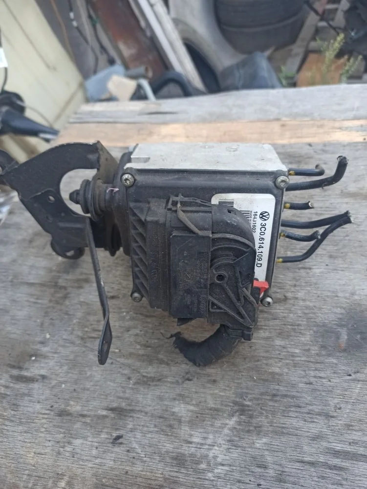 Блок ABS (насос) Volkswagen Passat B6 (2005—2010) б.у 3C0614109D