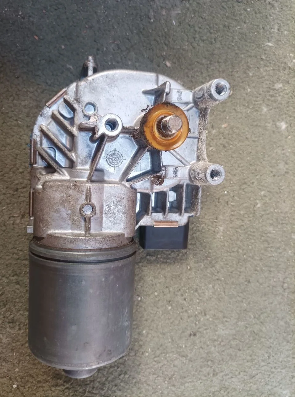 Моторчик стеклоочистителя передний Audi A3 8P рестайлинг (2004—2008) б.у 8p1955119b, 8p1955119e, 8p1955119F