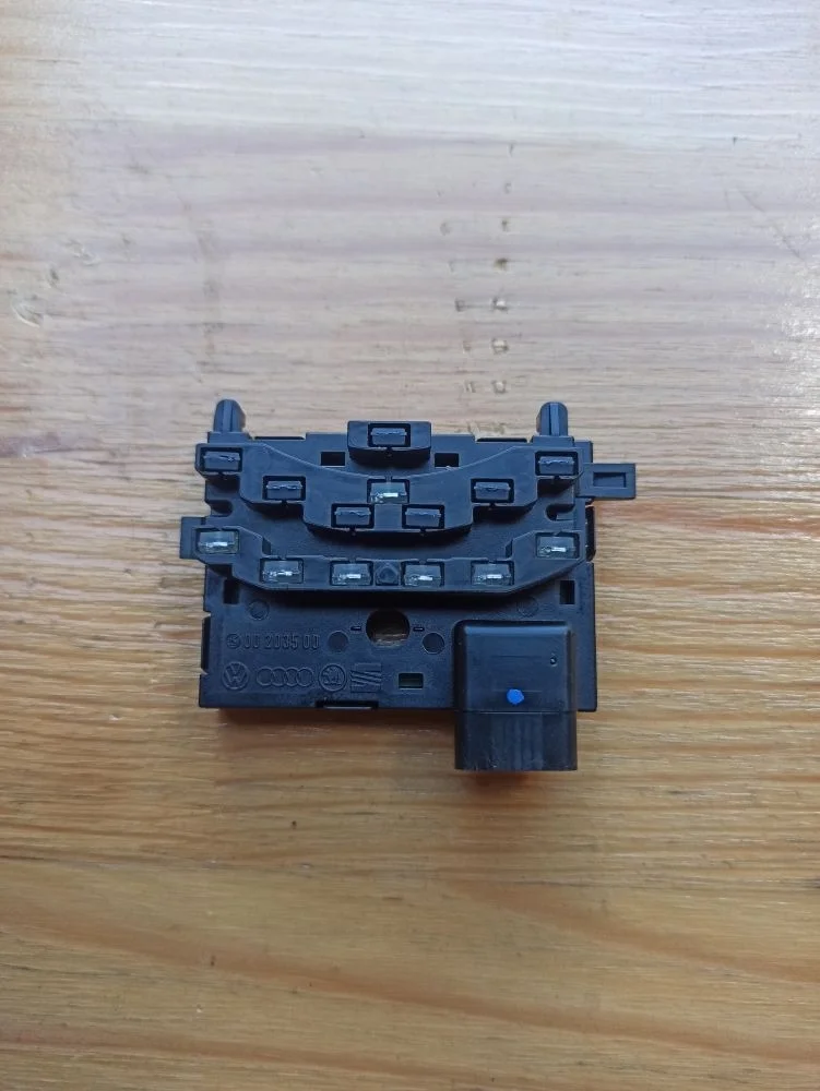 Блок электронный Audi A3 8P рестайлинг 2 (2008—2013) б.у 1K0959654