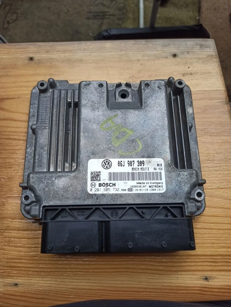 Блок управления двигателем Volkswagen Passat B6 (2005—2010)