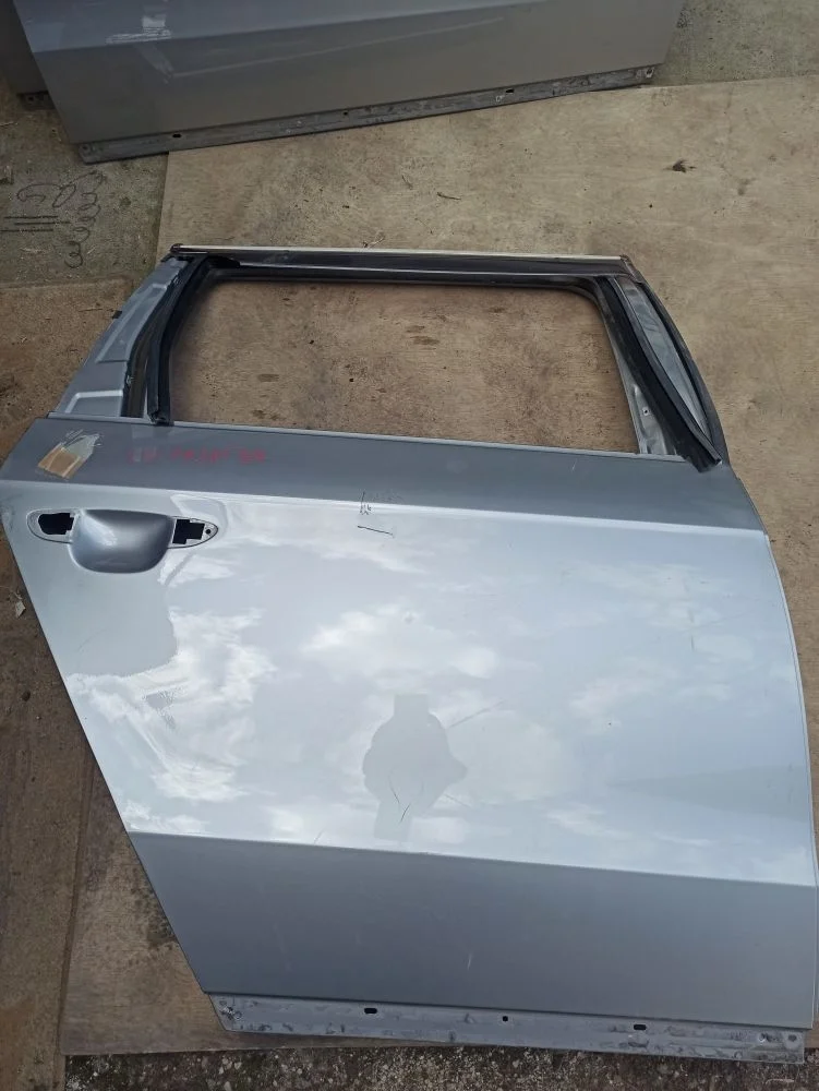 Дверь Volkswagen Passat B7 (2010—2015) б.у 3AF833056