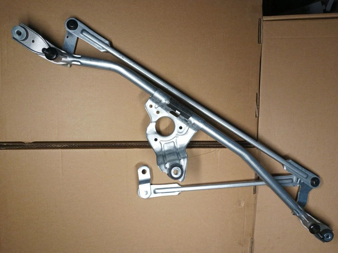 Трапеция стеклоочистителей Cadillac Escalade GMT900 (2006—2014)