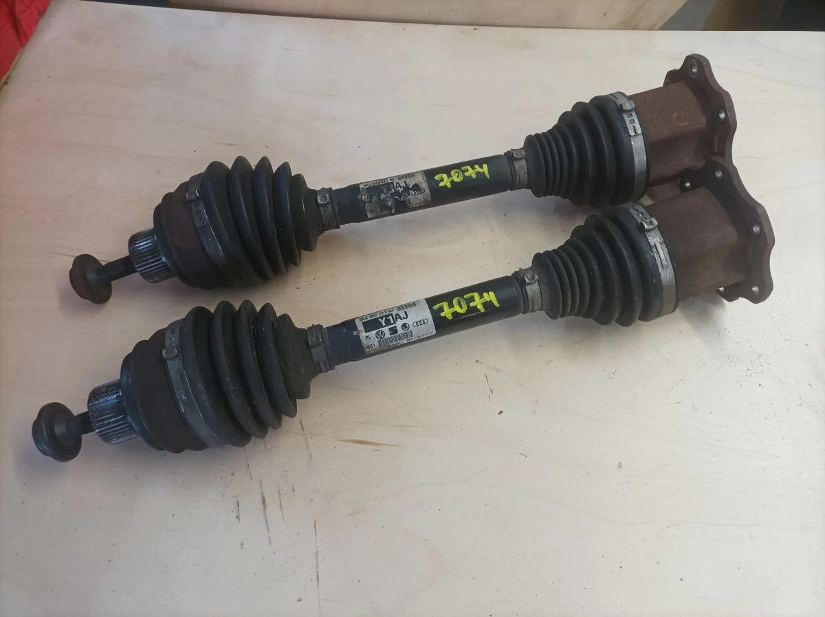 Привод Audi A4 B8 рестайлинг (2011—2015) б.у 8K0407271aj