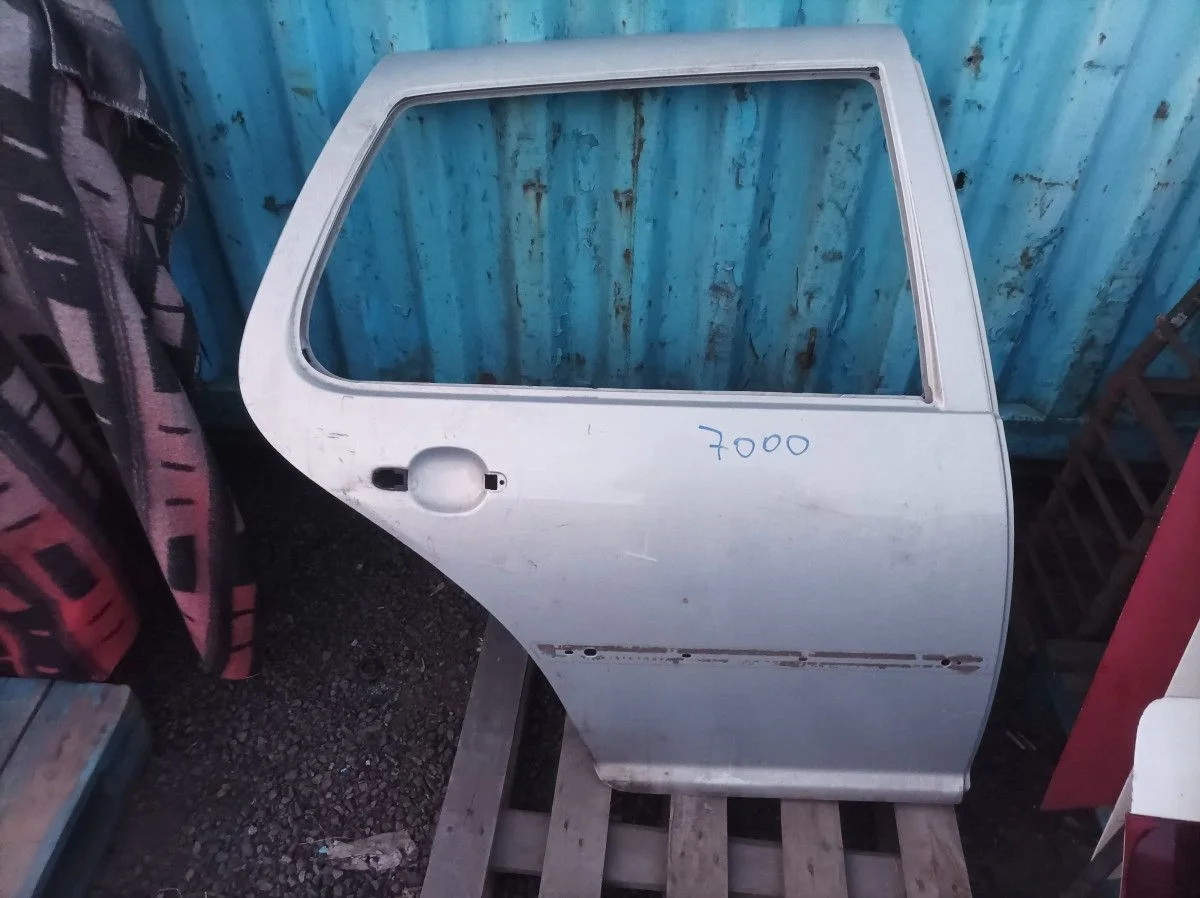 Дверь Volkswagen Golf GTI IV (1998—2005) б.у 1J6833056F