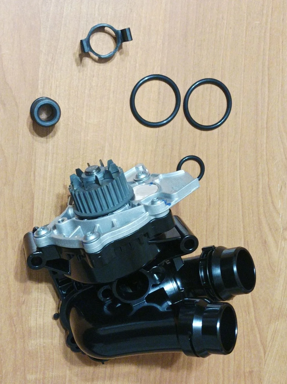 Насос водяной (помпа) Volkswagen Passat CC B6 (2008—2012)