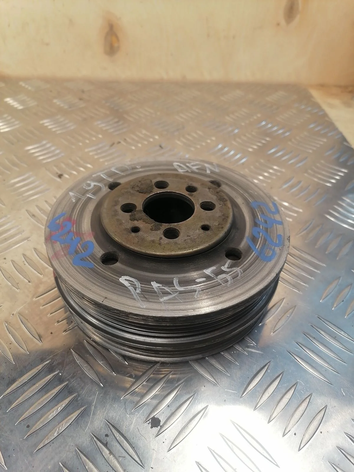 Шкив коленвала Volkswagen Passat B5 (1996—2001)