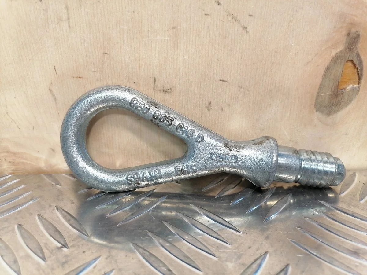 Крюк буксировочный Audi A4 B6 (2000—2006) б.у 8e0805616d