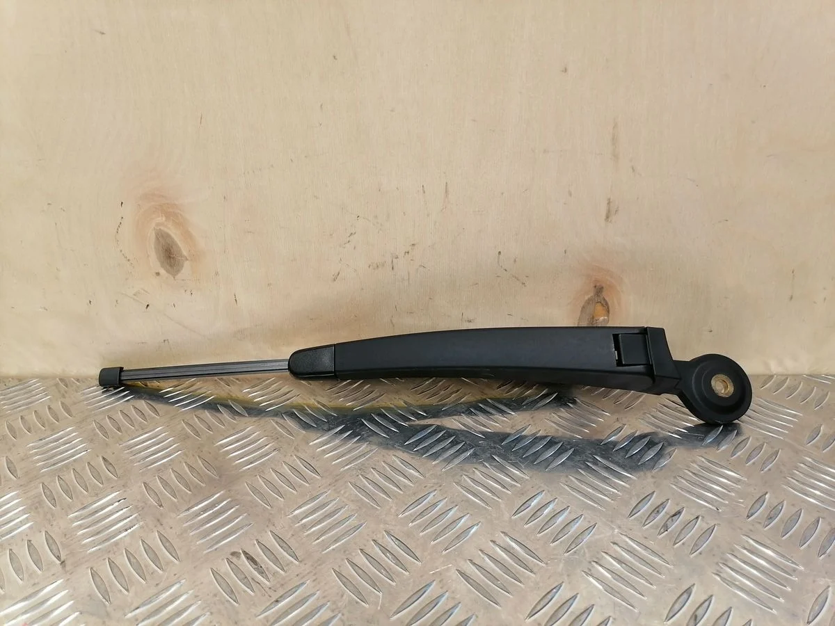 Поводок стеклоочистителя заднего Volkswagen Touareg I (2002—2006) новый 7L6955707A