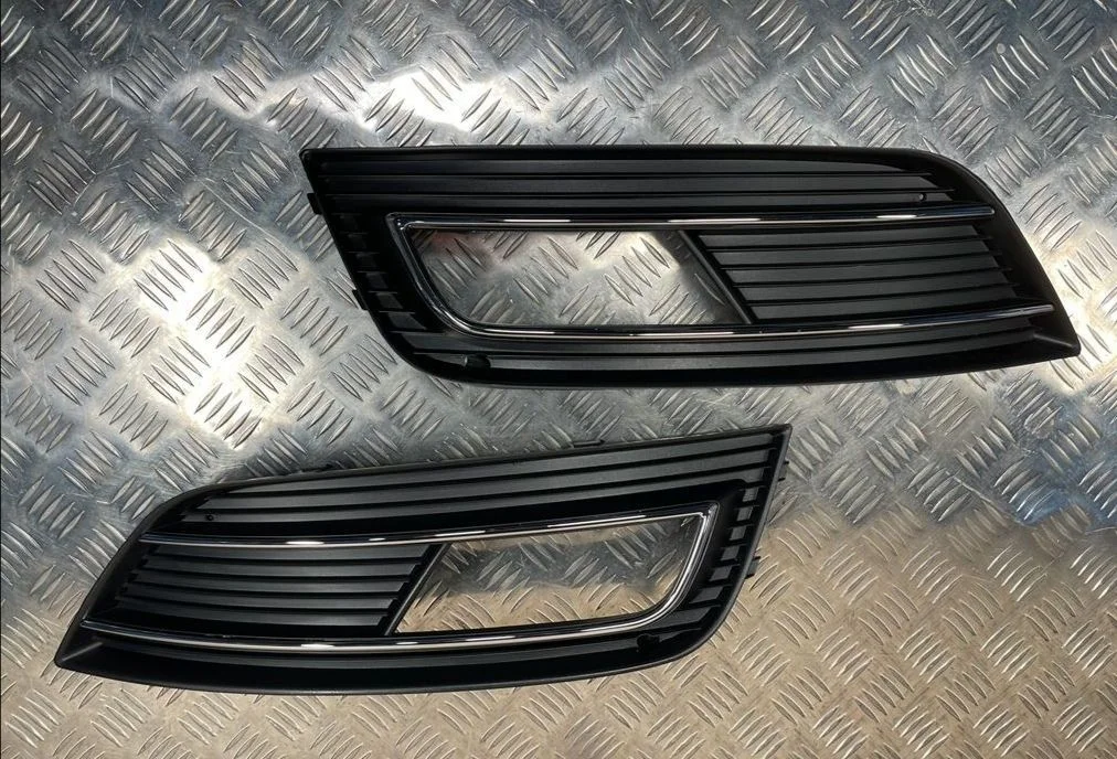 Решетка в бампер Audi A4 B8 рестайлинг (2011—2015) новый 8k0807682k