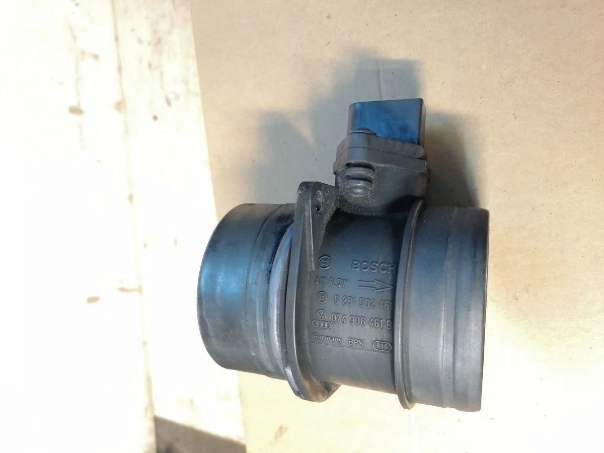 Расходомер воздуха (массметр) Audi A4 B7 (2004—2009)