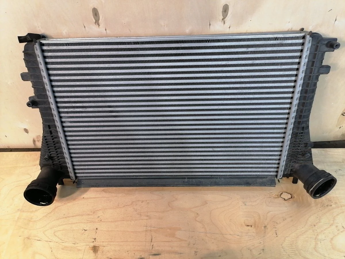 Интеркулер Volkswagen Passat B6 (2005—2010) б.у 3c0145805r
