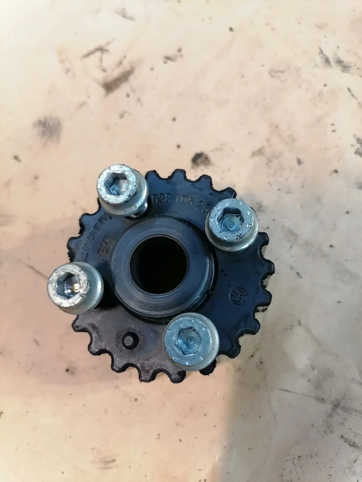 Шестерня коленвала Audi A4 B7 (2004—2009) б.у 038105263f