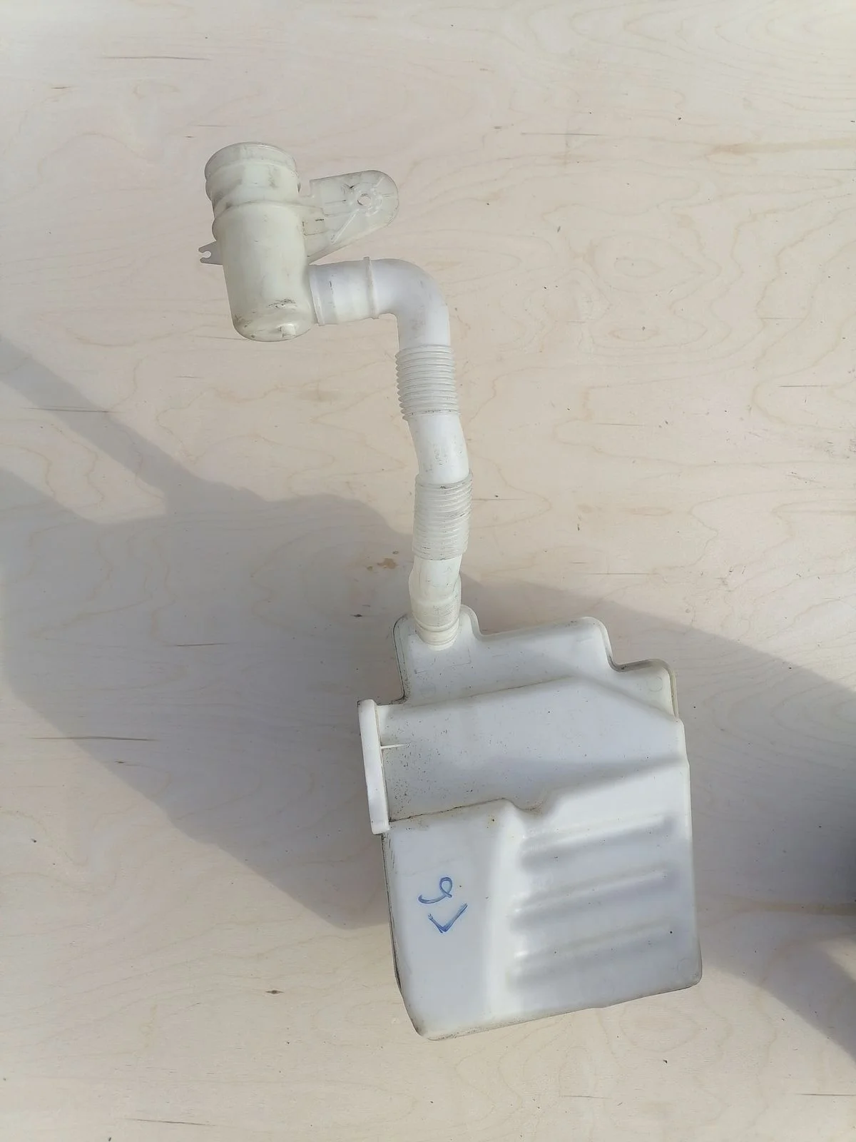 Бачок омывателя лобового стекла Volkswagen Jetta V (2005—2011)