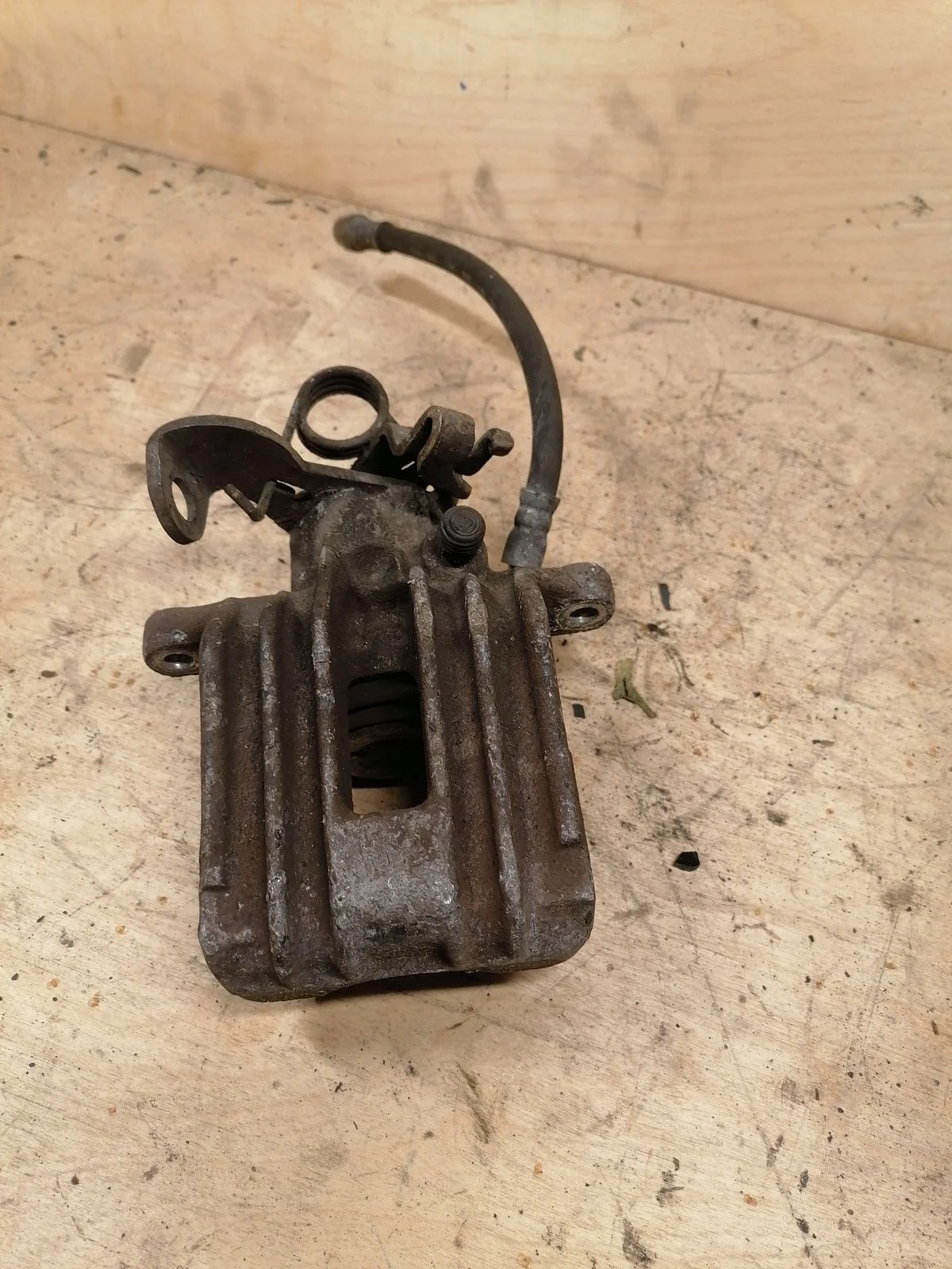 Суппорт тормозной задний Audi A4 B6 (2000—2006)